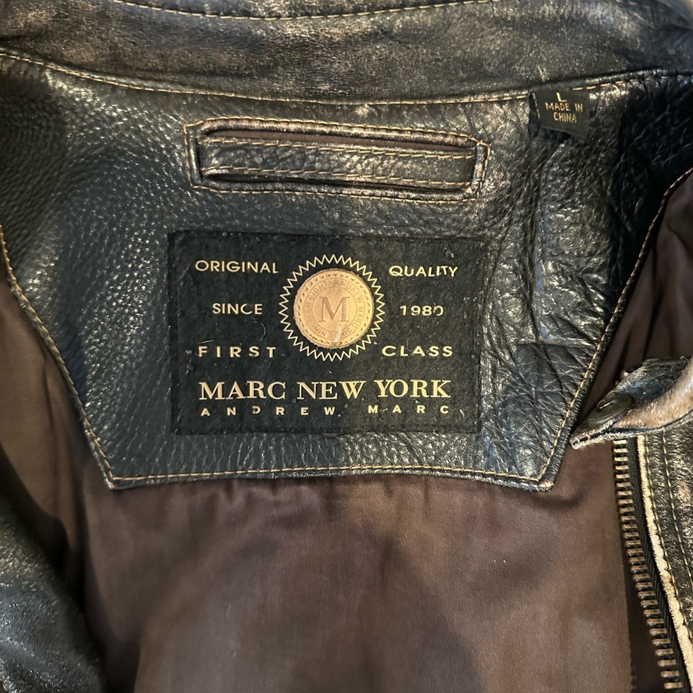 100% leather jacket by Andrew Mark New York, Size L.Thermal insulation